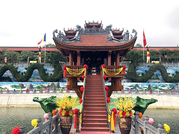 Chùa Ba Vàng vắng khách bất thường, bà Phạm Thị Yến cũng vắng mặt