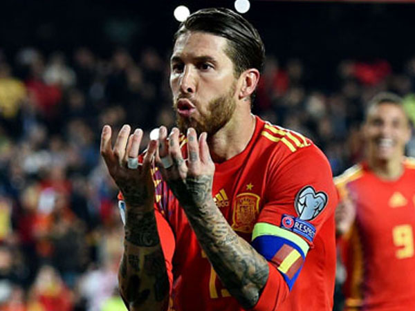 Ramos sút kiểu Panenka ghi bàn quyết định cho Tây Ban Nha
