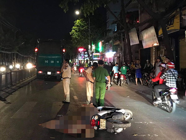 Người phụ nữ bị xe rác cán tử vong trong đêm ở Sài Gòn