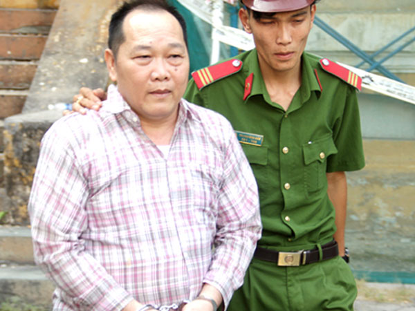 Phó đại diện Tạp chí Kiểm sát xin cấp súng, ôtô biển xanh trái luật