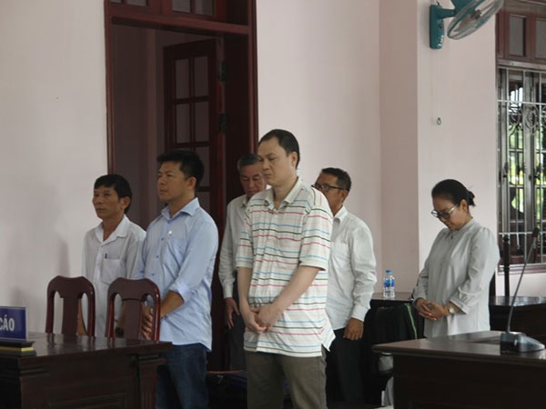Sai phạm hàng trăm tỉ, 6 bị cáo chia nhau hơn 40 năm tù