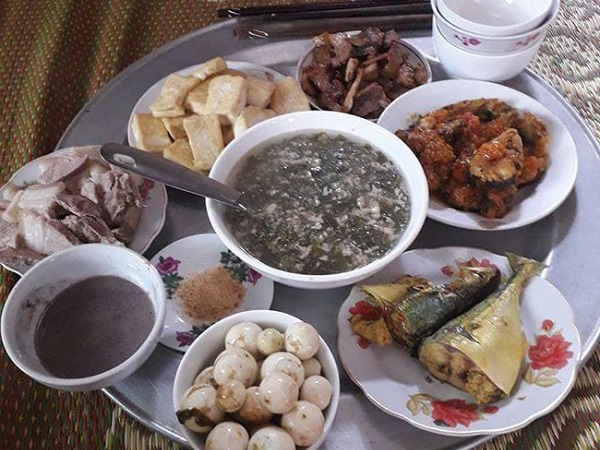 Vợ trẻ méo mặt khi mâm cơm 7 món đầy ú ụ cho 3 người bị cảnh báo rằng ăn sẽ sinh bệnh