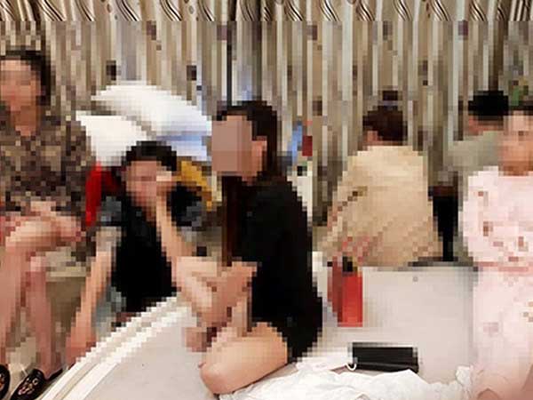 Đêm tiệc sinh nhật ngập 'bóng' và 'cần' của các dân chơi 9X