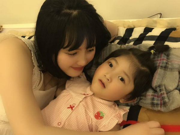 'Em bé Lào Cai' tái xuất bên mẹ nuôi Thanh Tâm, ai cũng bất ngờ vì cô bé càng lớn càng khác lạ