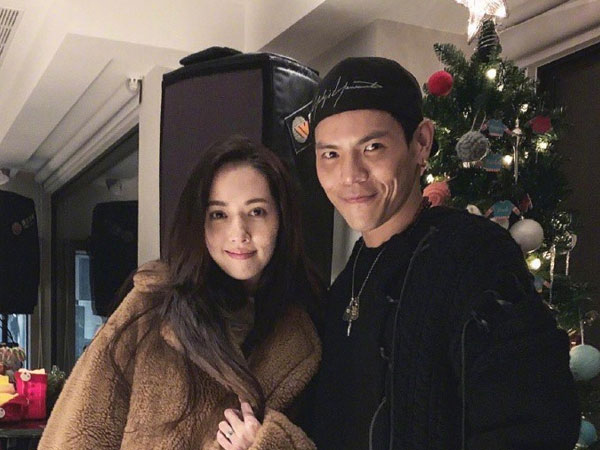 Bạn gái tin đồn của Seungri được con trai trùm showbiz Hong Kong cầu hôn, nhẫn kim cương 'khủng' lộ diện