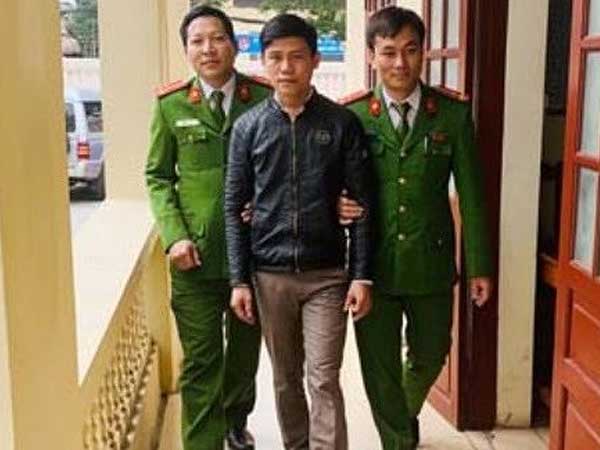 Bắt quả tang cộng tác viên một tờ báo đang tống tiền doanh nghiệp