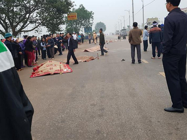 Vĩnh Phúc: Ô tô khách tông kinh hoàng vào đoàn xe đưa tang, 7 người chết, nhiều người bị thương nặng