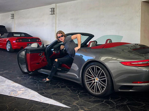 Rich kid Australia 15 tuổi mới biết bố mình là tỷ phú; cuộc sống ngập trong siêu xe, du thuyền và biệt thự