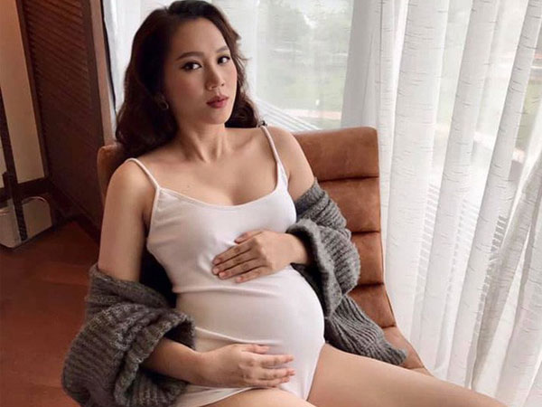 Siêu mẫu Ngọc Thạch đã hạ sinh con trai thứ 2 cho chồng thiếu gia
