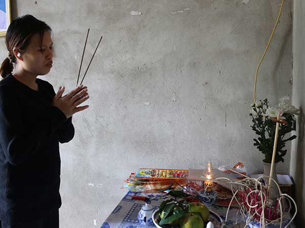Bố ném con mới đẻ 7 ngày xuống giếng: Khởi tố bị can tội giết người