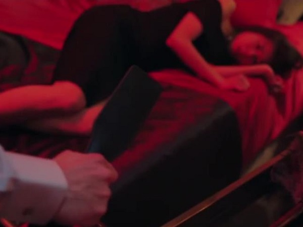Seungri vừa bị buộc tội phát tán ảnh sex, phim bóc phốt showbiz đài SBS tung ngay tập dán mác 19+!