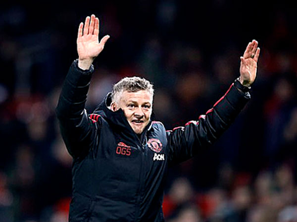 Các huyền thoại Man Utd chúc mừng Solskjaer