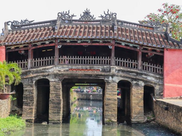 Di tích Chùa Cầu xuống cấp nghiêm trọng