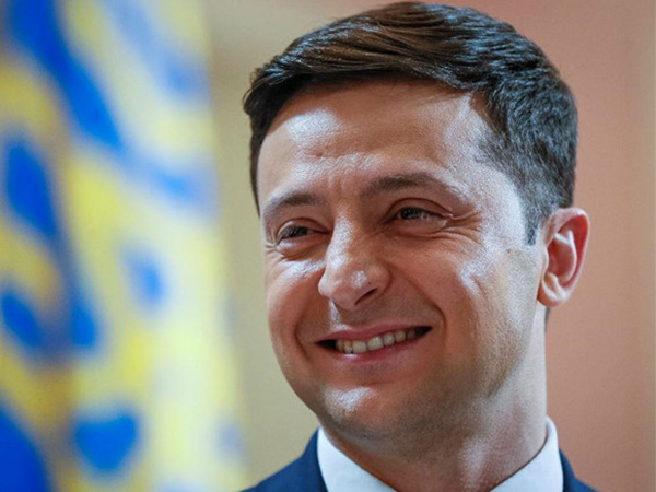 Diễn viên hài dẫn đầu cuộc bầu cử tổng thống tại Ukraine