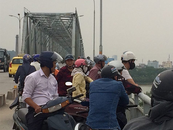 Nhắn tin cho bố 'con đi chết đây', nam thanh niên nhảy cầu tự tử