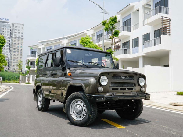 Xe Nga giá rẻ vào Việt Nam, khó vượt xe Nhật, Hàn