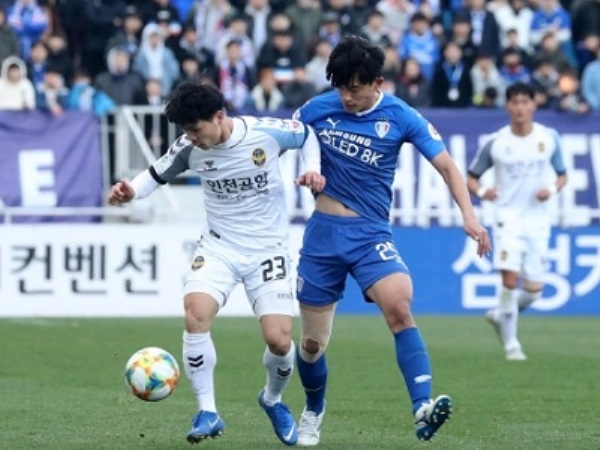 Báo Hàn Quốc: Công Phượng là cầu thủ nguy hiểm nhất Incheon United