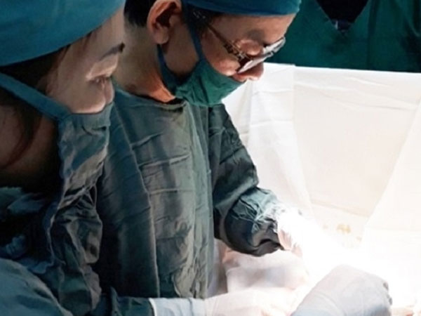 Một lạng măng khô 'kẹt' trong bụng người đàn ông