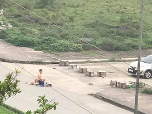 Video: Nam thanh niên đâm chết bạn gái trước mặt cảnh sát