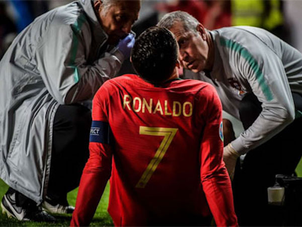 Allegri thừa nhận Ronaldo khó kịp trở lại trận gặp Ajax