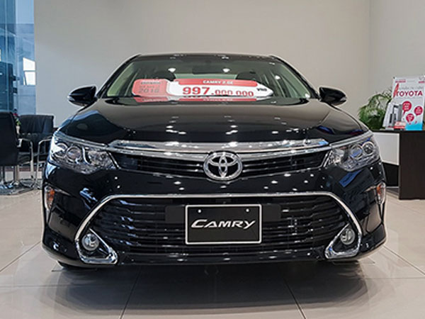Camry giảm giá cả trăm triệu dọn đường cho thế hệ mới