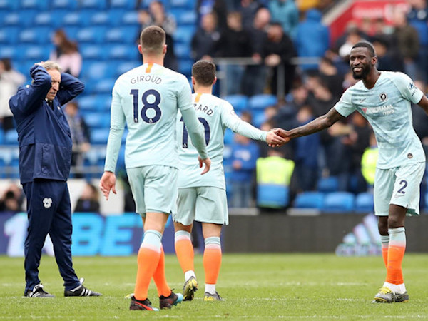 Cay cú trọng tài, HLV Cardiff tuyên bố dùng đội U23 đá với Man City