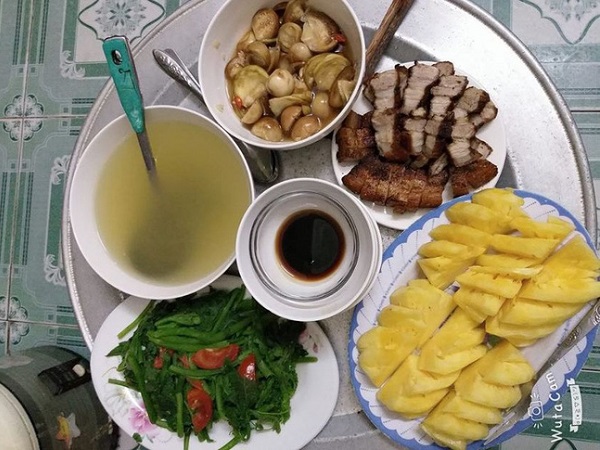 Đang ngờ vực mẹ trẻ vì mâm cơm cho 4 người mà có 45k, hội chị em bỗng quay ngoắt 180 độ sang xin địa chỉ đi chợ