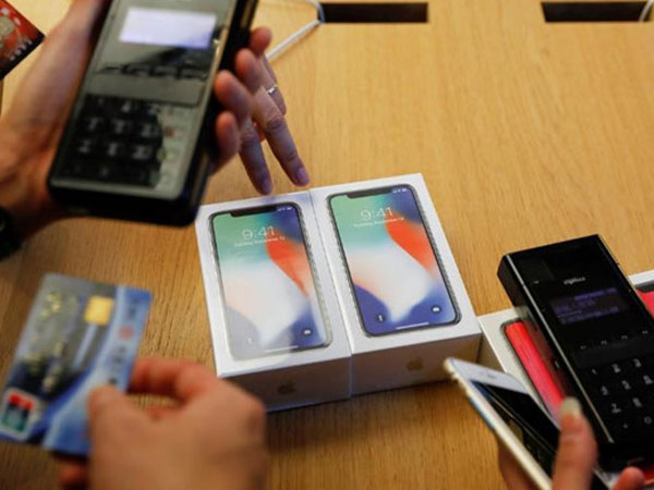 iPhone X, Louis Vuitton, BMW... đồng loạt giảm giá tại Trung Quốc
