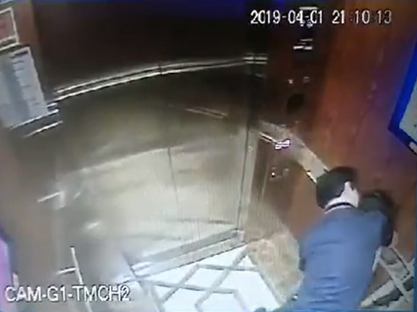Clip người đàn ông ôm hôn, thân mật quá mức với bé gái trong thang máy ở Sài Gòn khiến cộng đồng phẫn nộ