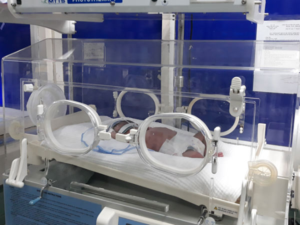 Nữ sinh ở Quảng Bình tự đẻ rồi bỏ con vào nhà vệ sinh