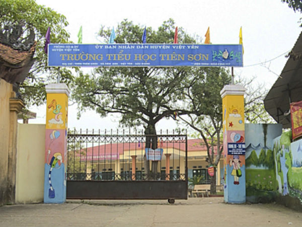 Thầy giáo 'sờ mông và đùi' học sinh bị chuyển làm hành chính