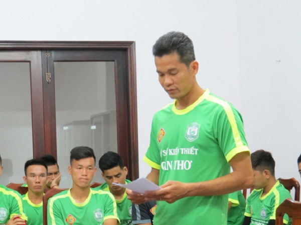 VFF ra án phạt cực nặng đối với cầu thủ Cần Thơ tự đá về lưới nhà