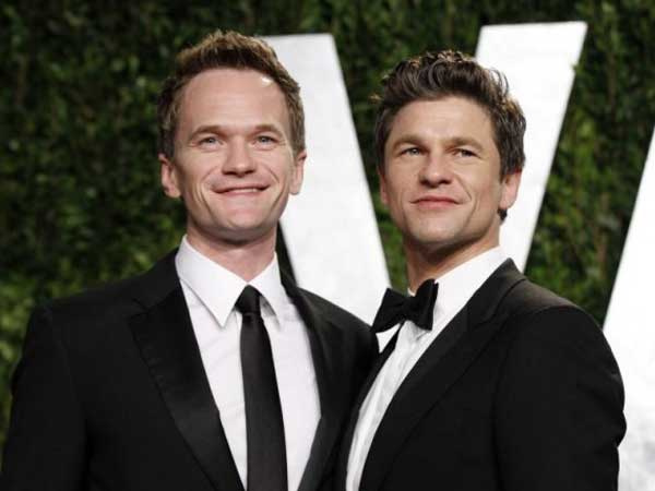 Cặp đồng tính nổi tiếng nhất Hollywood kỷ niệm 15 năm yêu: Tài tử 'How I met your mother' giờ đã có 2 con với chồng