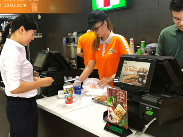 Cuộc đua 'một mất, một còn' trên thị trường bán lẻ