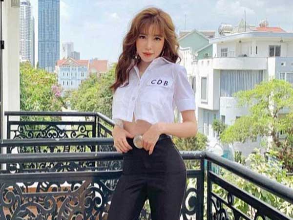 Elly Trần đăng ảnh mặt xinh, dáng chuẩn, chân dài nhưng lại bị dân mạng nhiệt tình...bóc phốt 'sống ảo'