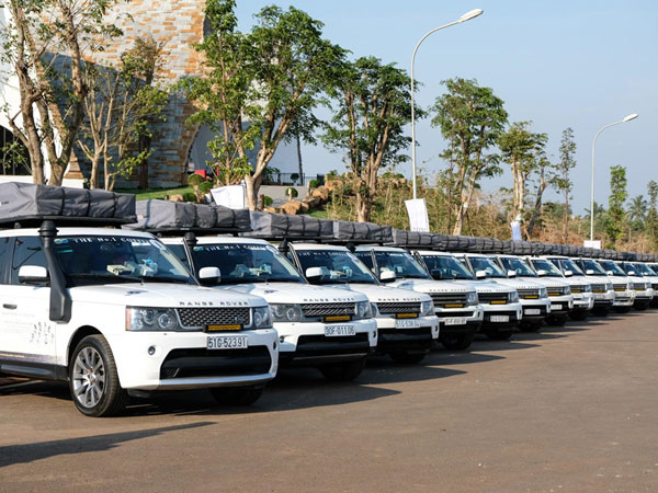 Hậu ly hôn, ông Đặng Lê Nguyên Vũ không còn dùng siêu xe đi phát sách
