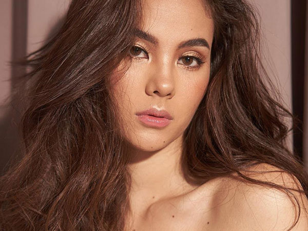 Hoa hậu Hoàn vũ Catriona Gray khoe dáng nóng bỏng trên tạp chí đàn ông