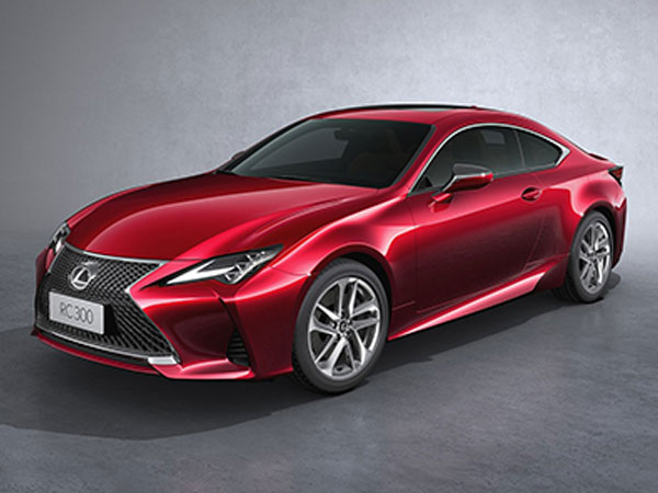 Lexus bán xe thể thao RC300 giá 3,3 tỷ tại Việt Nam
