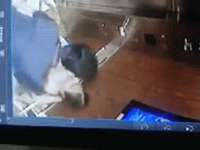 Video: Người đàn ông nhào tới ôm hôn bé gái trong thang máy chung cư gây phẫn nộ