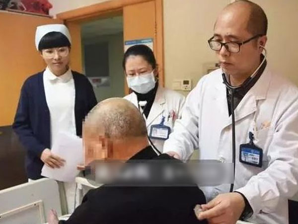 Cả 2 vợ chồng đều bị ung thư, chỉ vì hành động người chồng hay làm