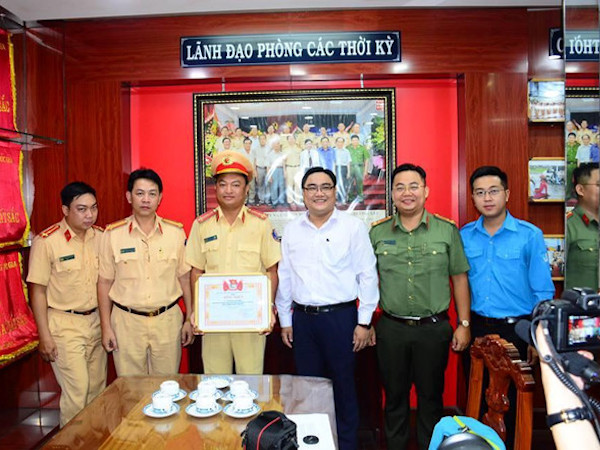 CSGT kể lúc chặn 2 ôtô, phát hiện gần 900 kg ma túy ở Sài Gòn