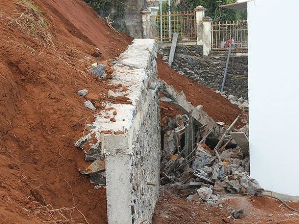 Nghệ An: Sập kè đá chống sạt lở làm 3 phụ nữ và 1 trẻ em bị thương nặng
