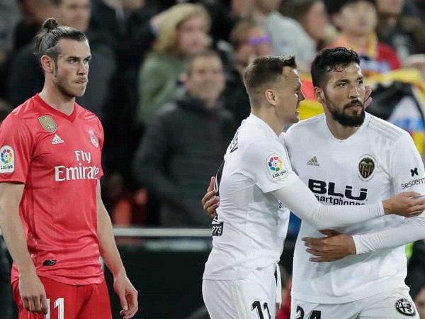 Valencia 2-1 Real Madrid: Gục ngã tại hang dơi, tuần trăng mật thứ 2 của Zidane sớm khép lại