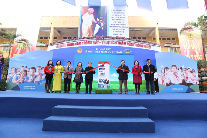 Chương trình Sữa học đường tại Hà Nội: Nhiều phụ huynh muốn mỗi con được thêm 2-3 suất nữa