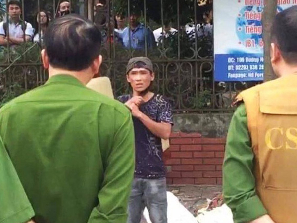 Giải cứu nam thanh niên 'ngáo đá', tự cứa dao vào cổ