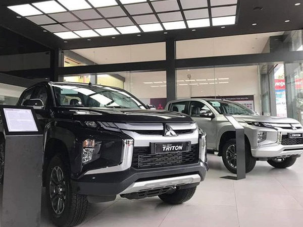 Giờ là thời điểm vàng mua ô tô của người Việt: Giá xe chạm đáy, khuyến mãi liên tiếp, tặng cả 'lạc'