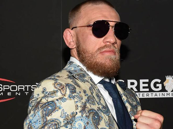 McGregor bất ngờ tái xuất, khiêu chiến 'đại bàng Nga' Khabib