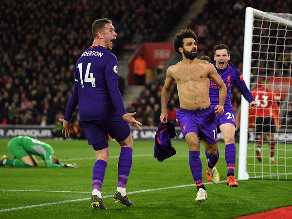 Clip: Salah 'nổ súng' trở lại, Liverpool thắng ngược nghẹt thở để tái chiếm ngôi đầu