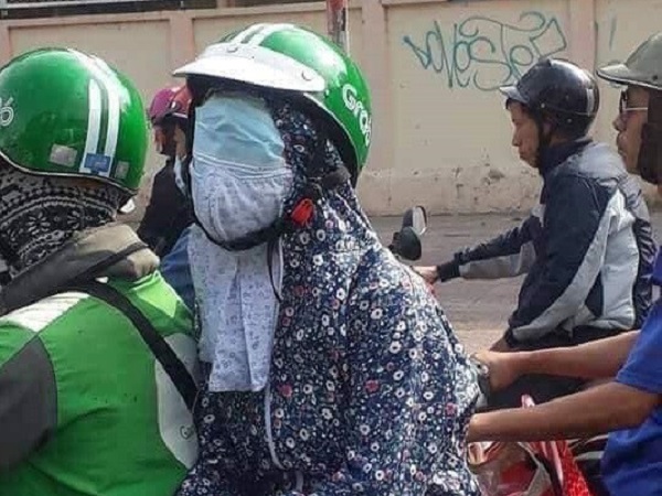 Khi chị đại ninja xe ga 'đổi gió' đi Grab, cả phố phải ngoái lại nhìn theo