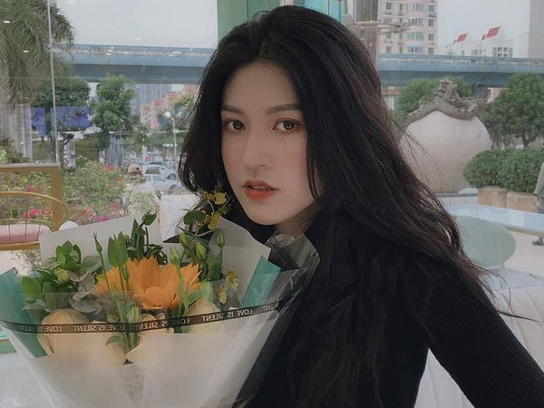 Nữ du học sinh Việt đang được truy lùng info nhiều nhất hôm nay: Nhan sắc như idol Hàn Quốc lại hao hao một Á hậu Việt Nam